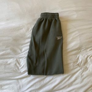 Reebok sweatpants in khaki size medium